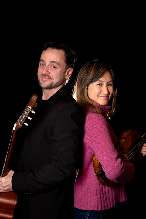 violinist and guitarist in bossa nova duo